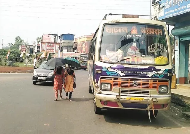 টার্মিনাসে বাস না ঢোকা নিয়ে এজেন্সির সঙ্গে ঝামেলা কামারপুকুরে, উত্তেজনা