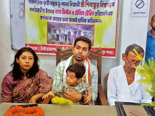 ব্যাডমিন্টনে তিনটি স্বর্ণপদক ভূবিজ্ঞানীর