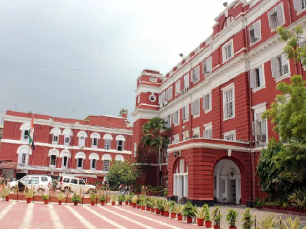 সোশ্যাল মিডিয়ায় ভাইফোঁটার শুভেচ্ছা, ট্রোলের মুখে পুলিস
&nbsp;
