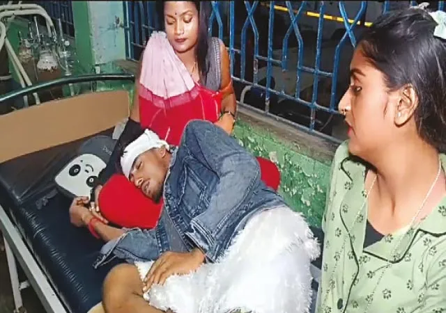ডান্স গ্রুপের গাড়ি ভাঙচুর, মারধর