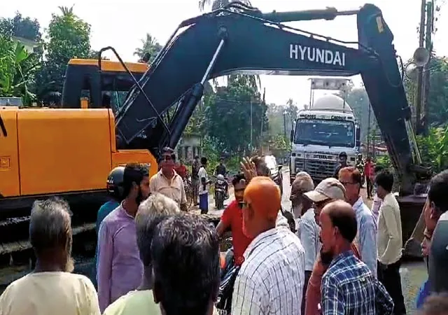 জমিদাতারা ২০১৩ সালের আইনে ক্ষতিপূরণ চান, জাতীয় সড়ক সম্প্রসারণে বাধা আমডাঙায়