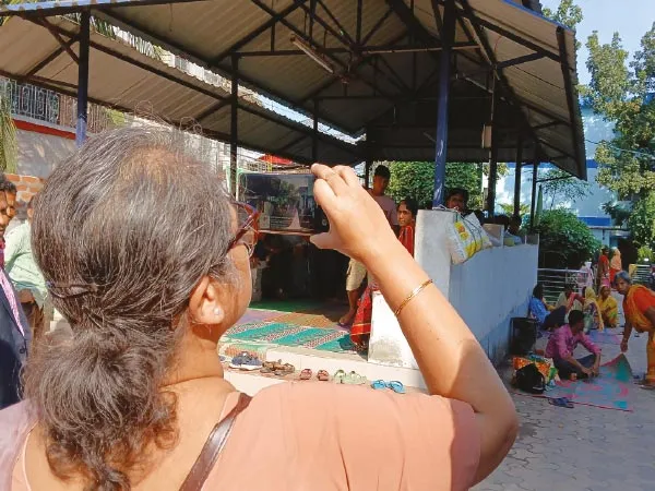 স্বাস্থ্যকর্তাদের পরিদর্শনের সময়ই দালালরাজ নিয়ে সরব পরিজনরা