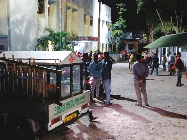 পারিবারিক বিবাদ, থানায় পড়ে রইল দুর্ঘটনায় মৃত তরুণীর দেহ&nbsp;