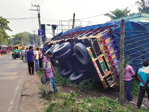 লরির ধাক্কা, সাইকেল আরোহী মহিলার মৃত্যু