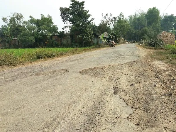 পাঁচ কিমি গ্রামীণ সড়ক বেহাল, দুর্ভোগে দশটি গ্রামের বাসিন্দারা