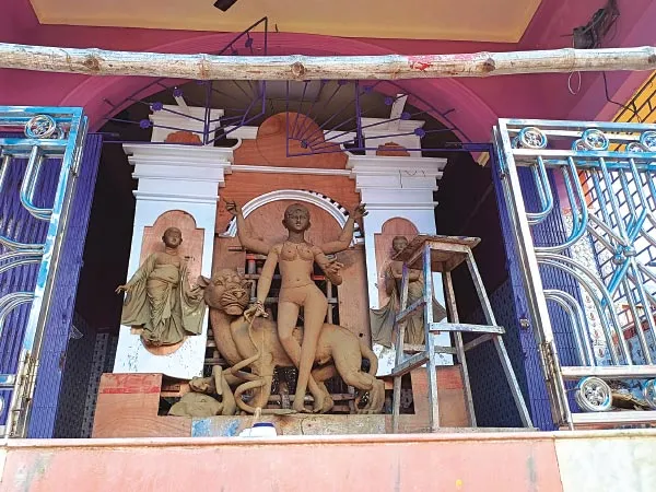 কাগ্রামে জগদ্ধাত্রী পুজোর প্রস্তুতি তুঙ্গে, ফিরছেন পরিযায়ী শ্রমিকরা