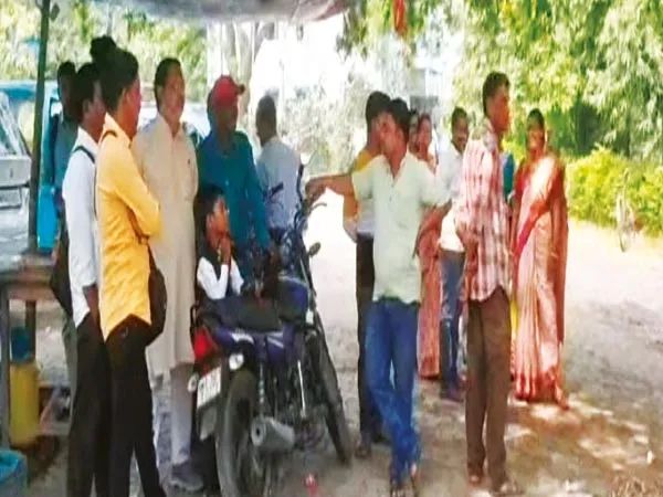 পদত্যাগ করতে আগ্রহী সমিতির ১২ জন সদস্যকে নিয়ে বৈঠক মহকুমার শাসকের