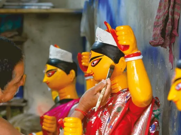 বায়না বেড়েছে জগদ্ধাত্রীর, শিল্পীদের মুখে হাসি