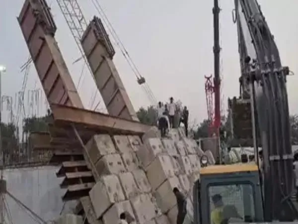 ভাঙল বুলেট ট্রেন প্রকল্পের নির্মীয়মান সেতু, মৃত ৩ শ্রমিক