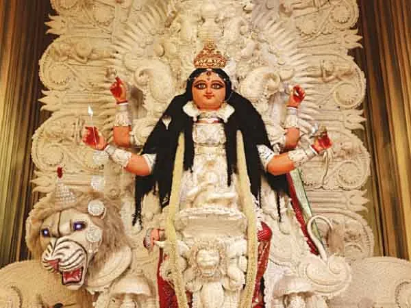 হার্বাল আইভরির সাজে জগদ্ধাত্রী