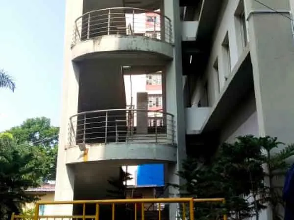 জোকা ইএসআইয়ের ন&rsquo;তলা থেকে মরণঝাঁপ ইঞ্জিনিয়ারের