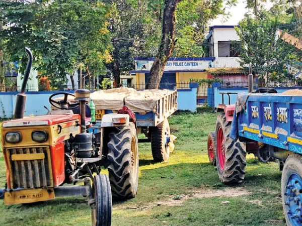 ছক বদলে ভাড়ার গাড়িতে অভিযান চালাল ভূমিদপ্তর