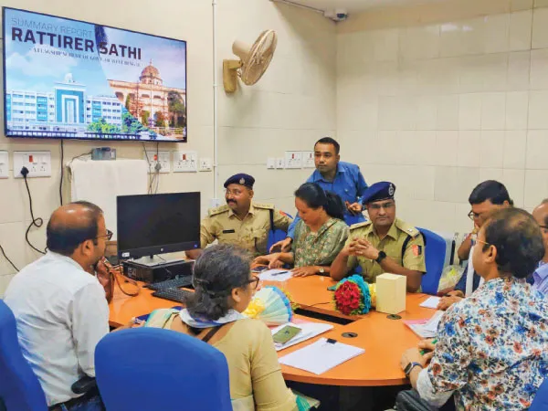 &lsquo;রাত্তিরের সাথী&rsquo;র অগ্রগতি খতিয়ে দেখলেন স্বাস্থ্যকর্তারা