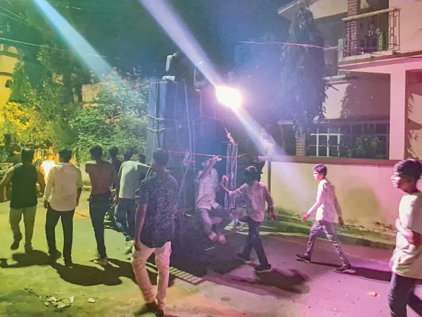 কালী প্রতিমার নিরঞ্জনে ঘিরে ডিজের দাপট, অতিষ্ঠ বাসিন্দারা