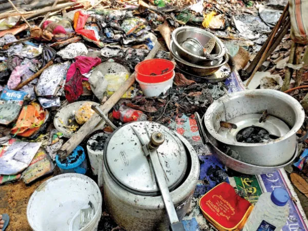 গাংনাপুরে আগুনে ভস্মীভূত ঘর সর্বহারা দম্পতির পাশে প্রশাসন