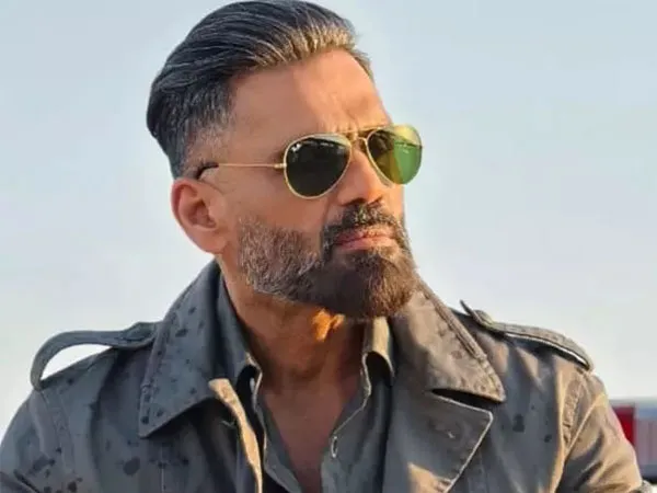 শ্যুটিং চলাকালীন বুকে চোট পেলেন সুনীল শেট্টি