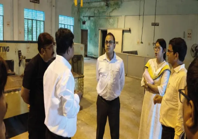 মালদহের &lsquo;প্যাকেজিং হাউস&rsquo; ঢেলে সাজাতে উদ্যোগী জেলা প্রশাসন