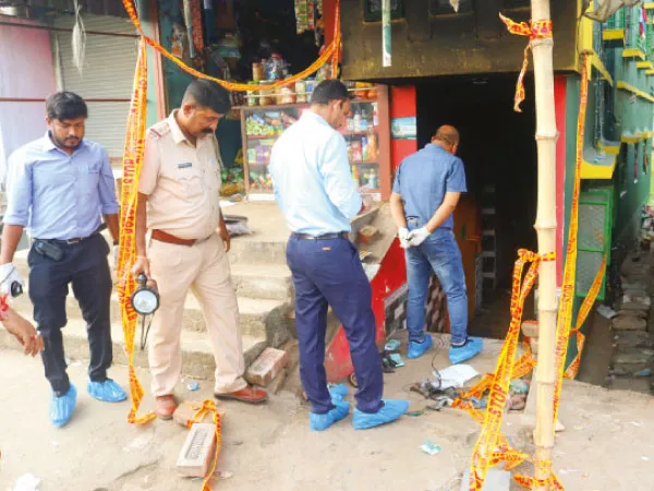 উলুবেড়িয়ায় অগ্নিদগ্ধ বাড়িতে ফরেন্সিক দল