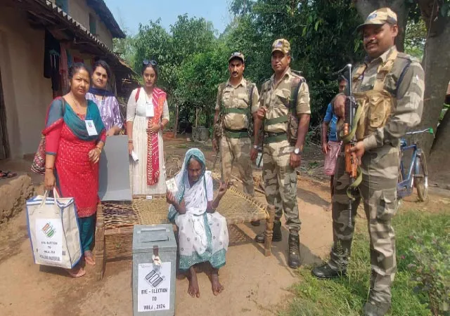 ঝাড়খণ্ড ও মেদিনীপুরে ভোটের জন্য ঝাড়গ্রামে কঠোর নিরাপত্তা পুলিসের