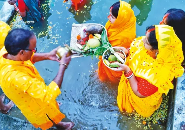 গভীর রাতে ফাঁকা বেলতলায় জগদ্ধাত্রীকে ভোগ নিবেদন করা হয়
