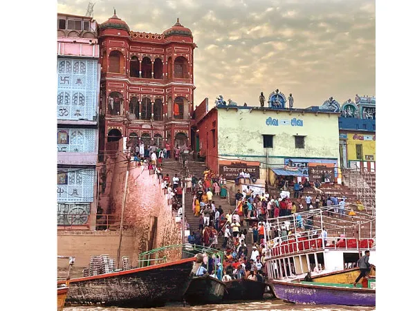 গঙ্গার ঘাট আর মন্দিরময় বারাণসী