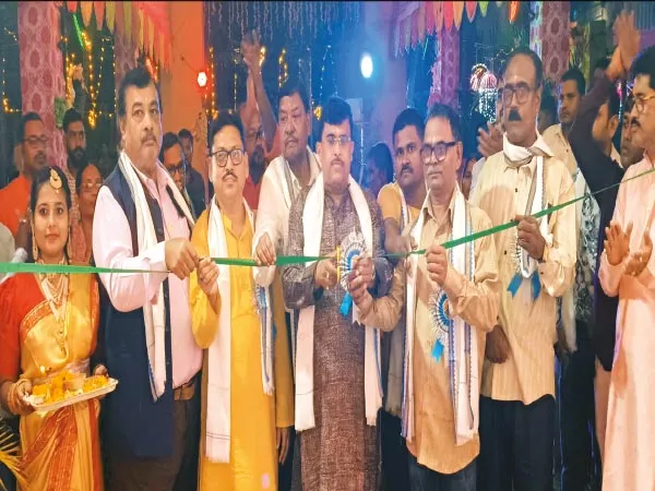 বাসুলিয়া-পূর্ব শ্রীকৃষ্ণপুর যুব সঙ্ঘের পুজোয় এলেই মিলছে নতুন পোশাক
&nbsp;