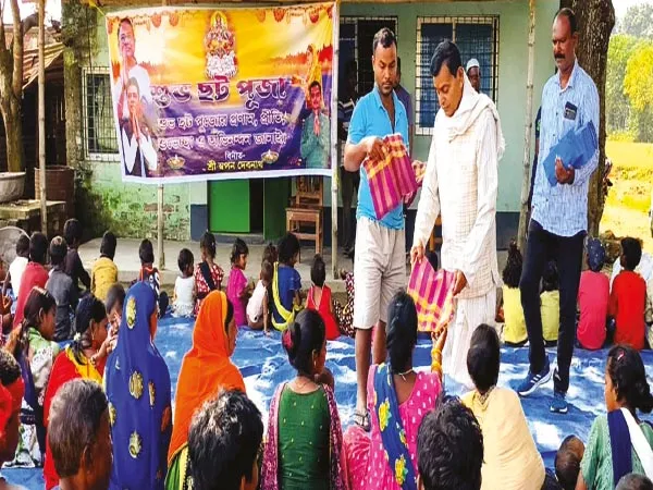 পূর্বস্থলীতে ছটপুজোয় শামিল মন্ত্রী স্বপন দেবনাথ