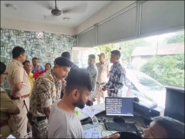 নকল আধার কার্ড চক্রের পর্দাফাঁস, ফের পুলিসের জালে বাতাসির পাণ্ডা