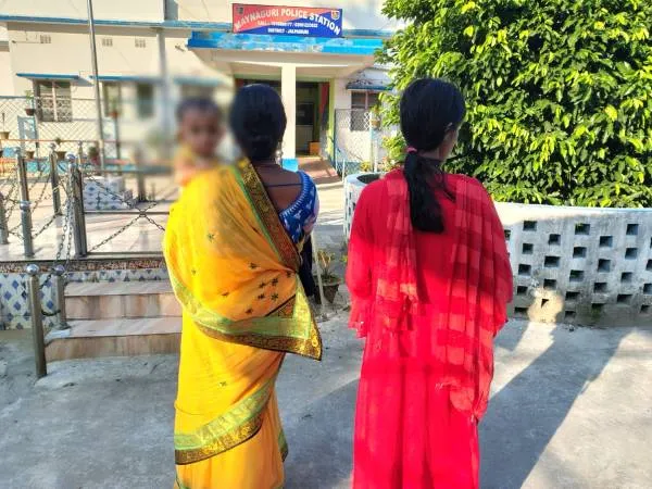 এক বছরের শিশুকন্যার পা মুচকে দেওয়ার অভিযোগ, পুলিসের দ্বারস্থ গৃহবধূ