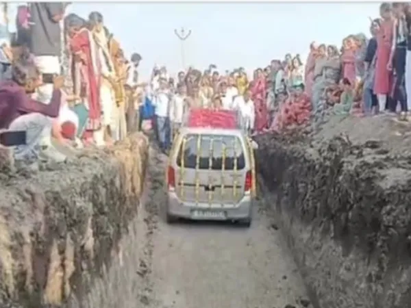গুজরাতে ধুমধাম করে গাড়ির &lsquo;শ্রাদ্ধ&rsquo; করলেন ব্যবসায়ী! আমন্ত্রিত ১৫০০