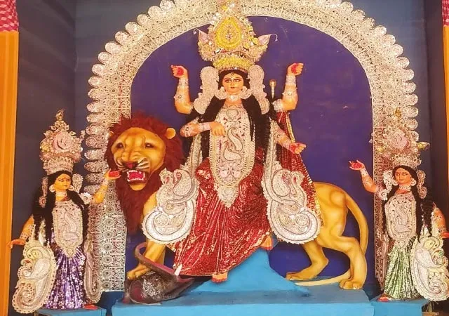 কৃষ্ণগঞ্জে আজ জগদ্ধাত্রীপুজো, শেষ মুহূর্তে প্রস্তুতি ঘিরে ব্যস্ততা