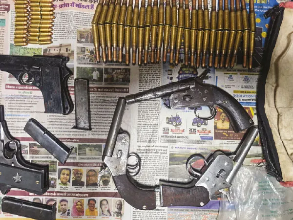 &nbsp;ডাকাতিতে জেল খেটে বেরিয়েই অস্ত্র কারবারে ইসরাইল,&nbsp;শিয়ালদহে অস্ত্র উদ্ধারে জঙ্গিযোগের শঙ্কা
&nbsp;