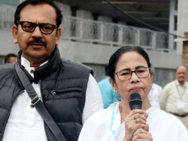 উন্নয়নে গতি বৃদ্ধির জন্য ৬টি কেন্দ্রেই তৃণমূলকে জেতানোর আহ্বান মমতার,&nbsp; উপ নির্বাচনে লাইভ স্ট্রিমিংয়ের চ্যালেঞ্জ ছুড়ল জোড়াফুল শিবির
