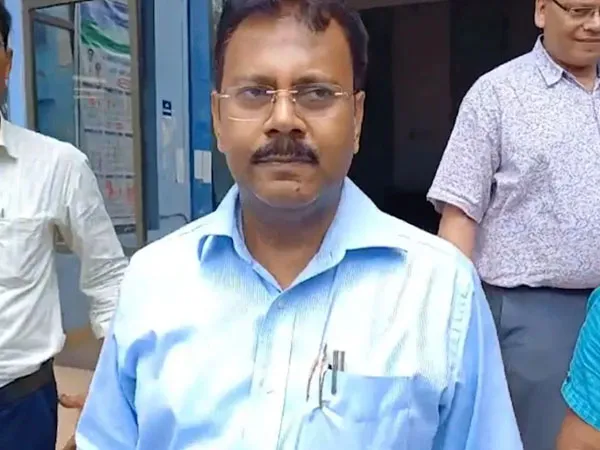 বেআইনি আটক মামলায় হাইকোর্টে ধাক্কা সন্দীপকে