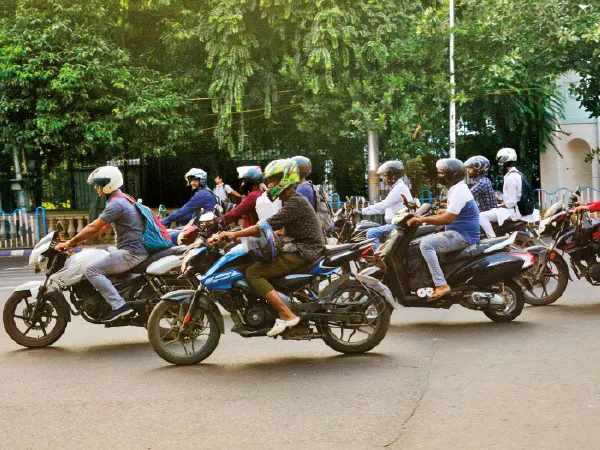 দু&rsquo;চাকার শাসনে কলকাতার রাজপথ,&nbsp; প্রতিদিন পথে নামছে ২৩৩টি নয়া বাইক-স্কুটার, বাড়ছে যানজট