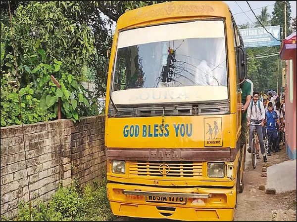 মেয়াদ উত্তীর্ণ, লজঝড়ে বাসই ছুটছে স্কুল পড়ুয়াদের নিয়ে, কড়া পদক্ষেপের ভাবনা