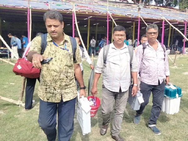 আজ ভোটগ্রহণ হাড়োয়ায়, আট প্রার্থীর ভাগ্য নির্ধারণ