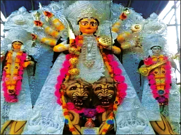 নবদ্বীপে জোড়া বাঘের উপর অধিষ্ঠিতা রাসের গৌরাঙ্গী মাতা
