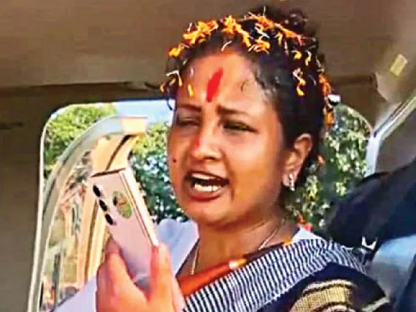 কপ্টারের অনুমতি দেয়নি কমিশন, মোবাইলে নির্বাচনী প্রচার কল্পনার