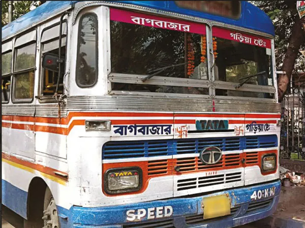 স্ট্যান্ডের সমস্যার জন্য বাগবাজার-গড়িয়া রুটের বাস কমেছে, তীব্র দুর্ভোগ যাত্রীদের