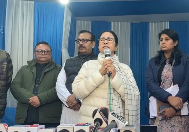 পাহাড় সফরে গিয়ে দার্জিলিং চিড়িয়াখানায় দুই তুষারচিতা শাবকের নামকরণ করলেন মুখ্যমন্ত্রী