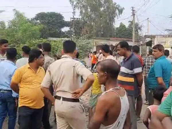 কাঁকসায় গাড়ির বনেটের তলায় খেলতে গিয়ে অগ্নিদগ্ধ ৪ শিশু