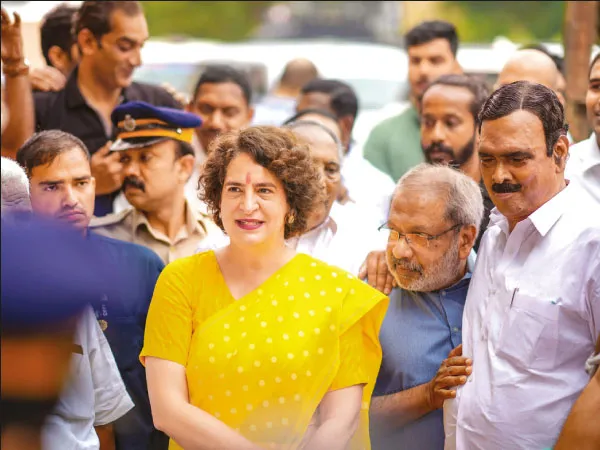 কোথায় আছ, কেমন আছ? কান্নাভেজা চোখে পরিচিতদের খোঁজ নিল ওয়েনাড়