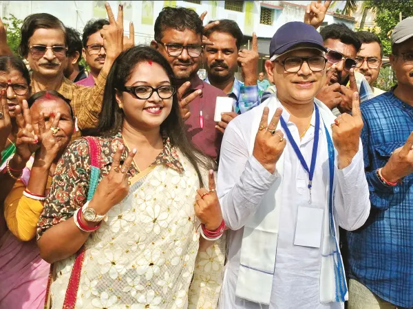 টক্কর তৃণমূল-বামেদের রণক্ষেত্রে ফিকে গেরুয়া,&nbsp;উৎসবের মেজাজে ভোট মেদিনীপুরে