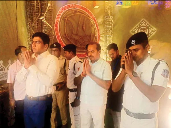 রিষড়ায় জগদ্ধাত্রী দেখতে রাত জাগল মানুষ, আজ শোভাযাত্রা