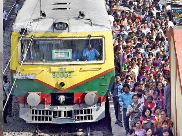 হাওড়া-বর্ধমান: আজ থেকে বাতিল বহু ট্রেন, দুর্ভোগের শঙ্কা