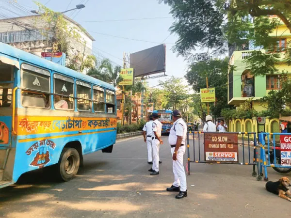 দুর্ঘটনাস্থলে শুরু যান নিয়ন্ত্রণ, রাস্তায় স্পিড ব্রেকার, তাপ্পিও