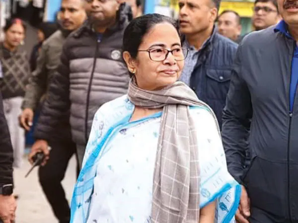 বাংলার টাকা বন্ধ রেখে বিজেপি আসে ভোট কিনতে: মমতা