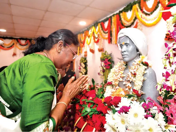 ভগবান বিরসা মুন্ডার সার্ধশতবর্ষ উদযাপন
দ্রৌপদী মুর্মু (ভারতের রাষ্ট্রপতি)