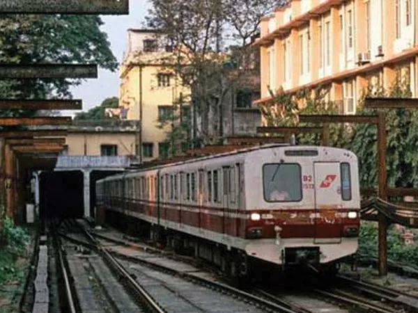 যাত্রা শুরু মেট্রোরেলের